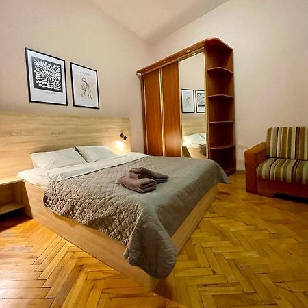 Romantic Apartments - City Center 5 15 Lviv Exterior foto