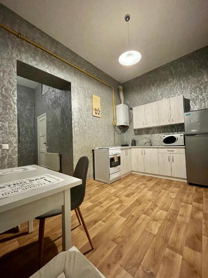 Romantic Apartments - City Center 5 15 Lviv Exterior foto
